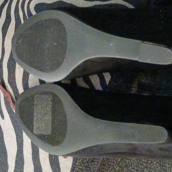 NWOT Impo Black T-Strap Suede Peek A Boo Open Toe Wedge Shoes, 9M - Picture 4 of 5